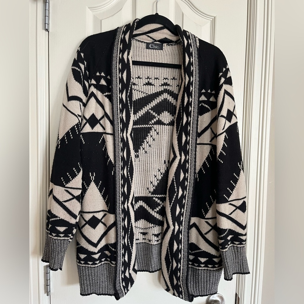 Aztec black and white print open sweater size XXL
